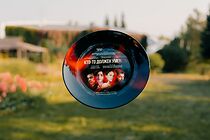 Watch Kto-to dolzhen umeret