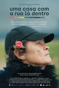 Watch Uma Casa com a Rua Lá Dentro