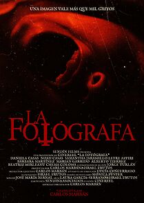 Watch La Fotógrafa