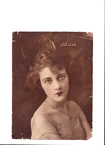 Watch Sua Majestade, a Mais Bela