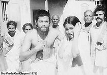 Watch Oru Veedu Oru Ulagam