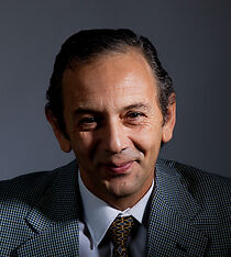 Watch Subasta 11:45 (Short 2013)