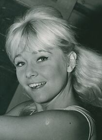 Watch The Cat and the Canary