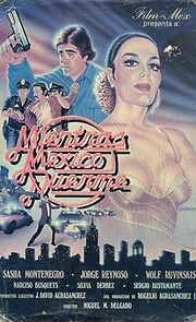 Watch Mientras México duerme