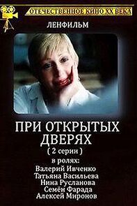 Watch Pri otkrytykh dveryakh