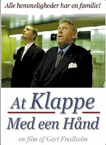 Watch At klappe med een hånd