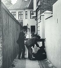 Watch I Bondefangerkløer (Short 1910)