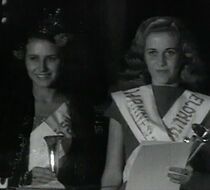 Watch Kaunottaria katsomassa (Short 1947)