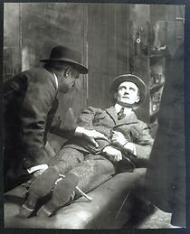 Watch Manden med de ni Fingre III