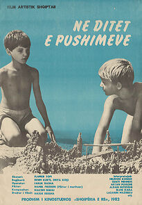 Watch Në ditët e pushimit (Short 1983)